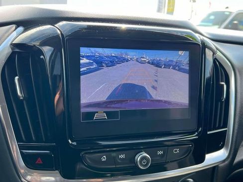 Used 2021 Chevrolet Traverse LT image 30