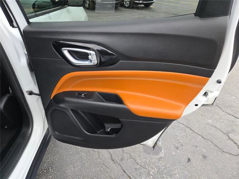 Certified 2024 Jeep Compass Limited image 9