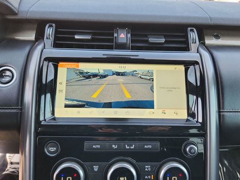 Used 2019 Land Rover Discovery HSE image 24