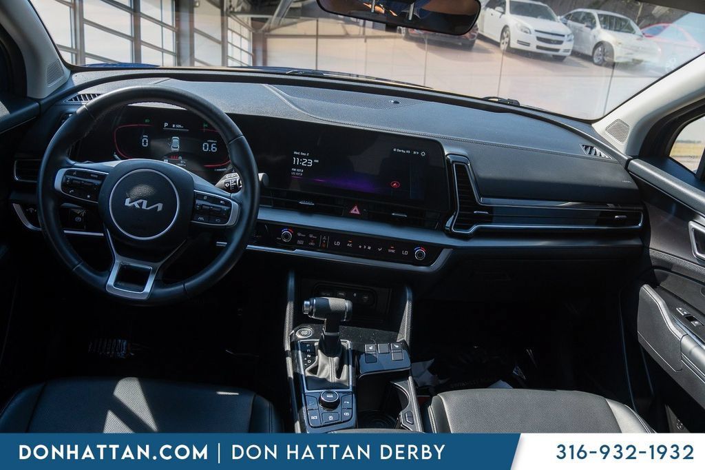 Used 2025 Kia Sportage EX FWD image 4