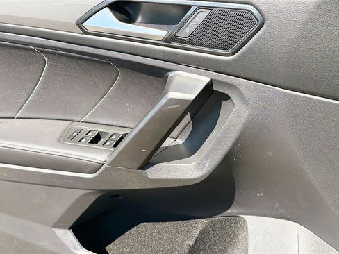 Used 2023 Volkswagen Tiguan SE FWD image 20