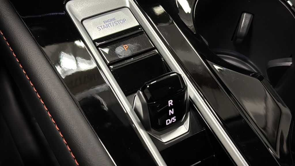 Used 2025 Volkswagen Atlas Peak Edition SE AWD/4WD image 19