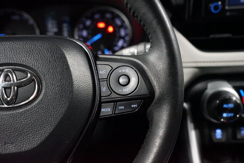 Used 2021 Toyota RAV4 XLE w/ XLE Grade Weather Package AWD/4WD image 13