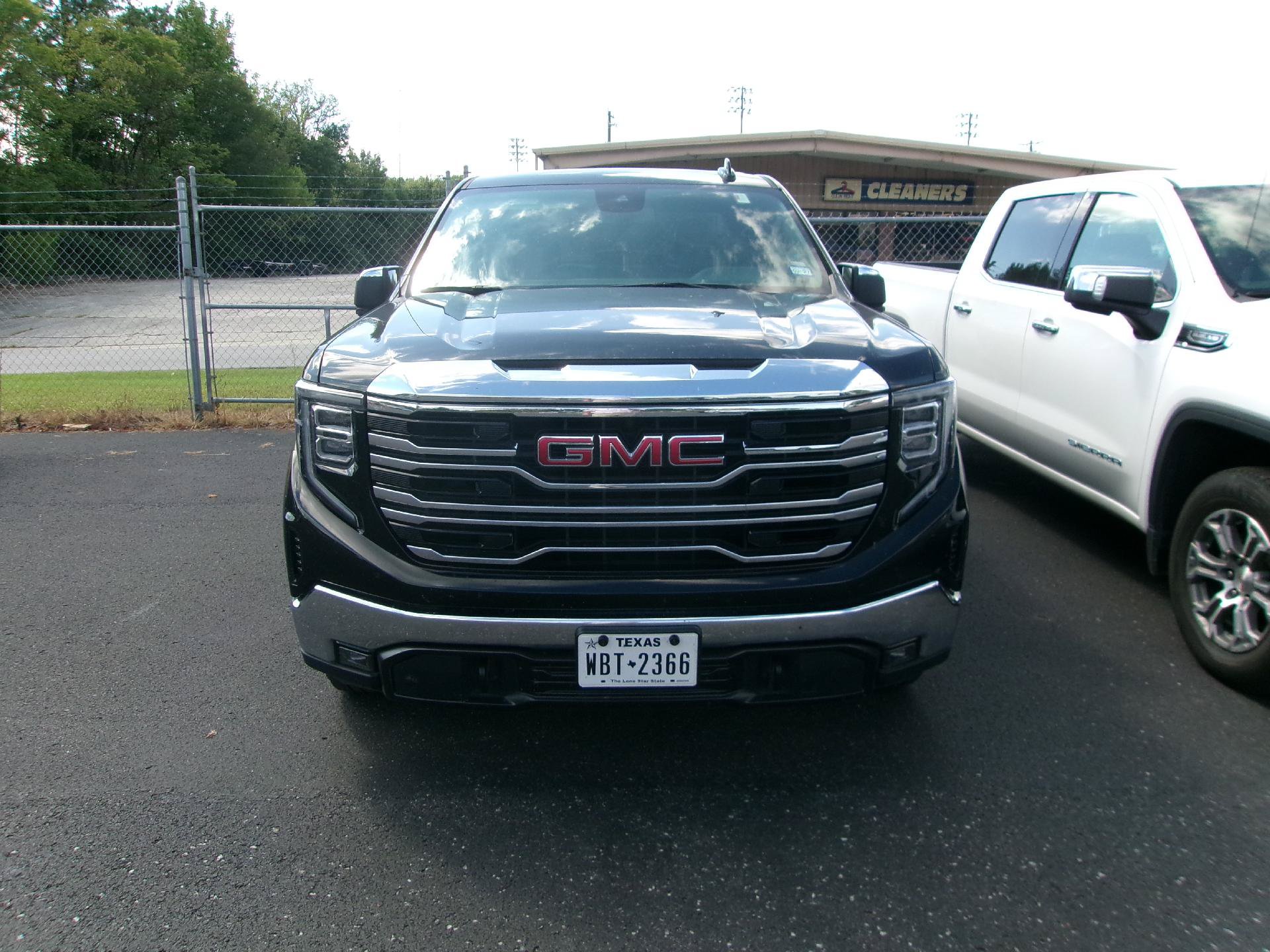 Used 2025 GMC Sierra 1500 SLT RWD image 2
