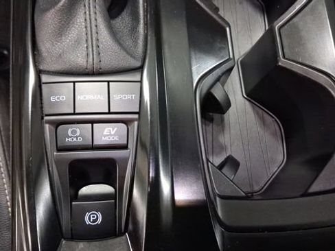 Used 2025 Toyota Camry SE FWD image 37