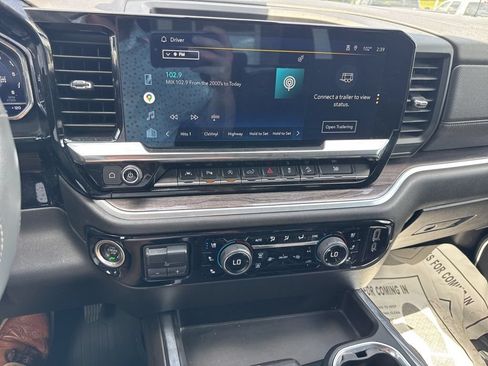 Used 2022 Chevrolet Silverado 1500 LTZ AWD/4WD image 12