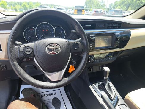 Used 2016 Toyota Corolla LE FWD image 16