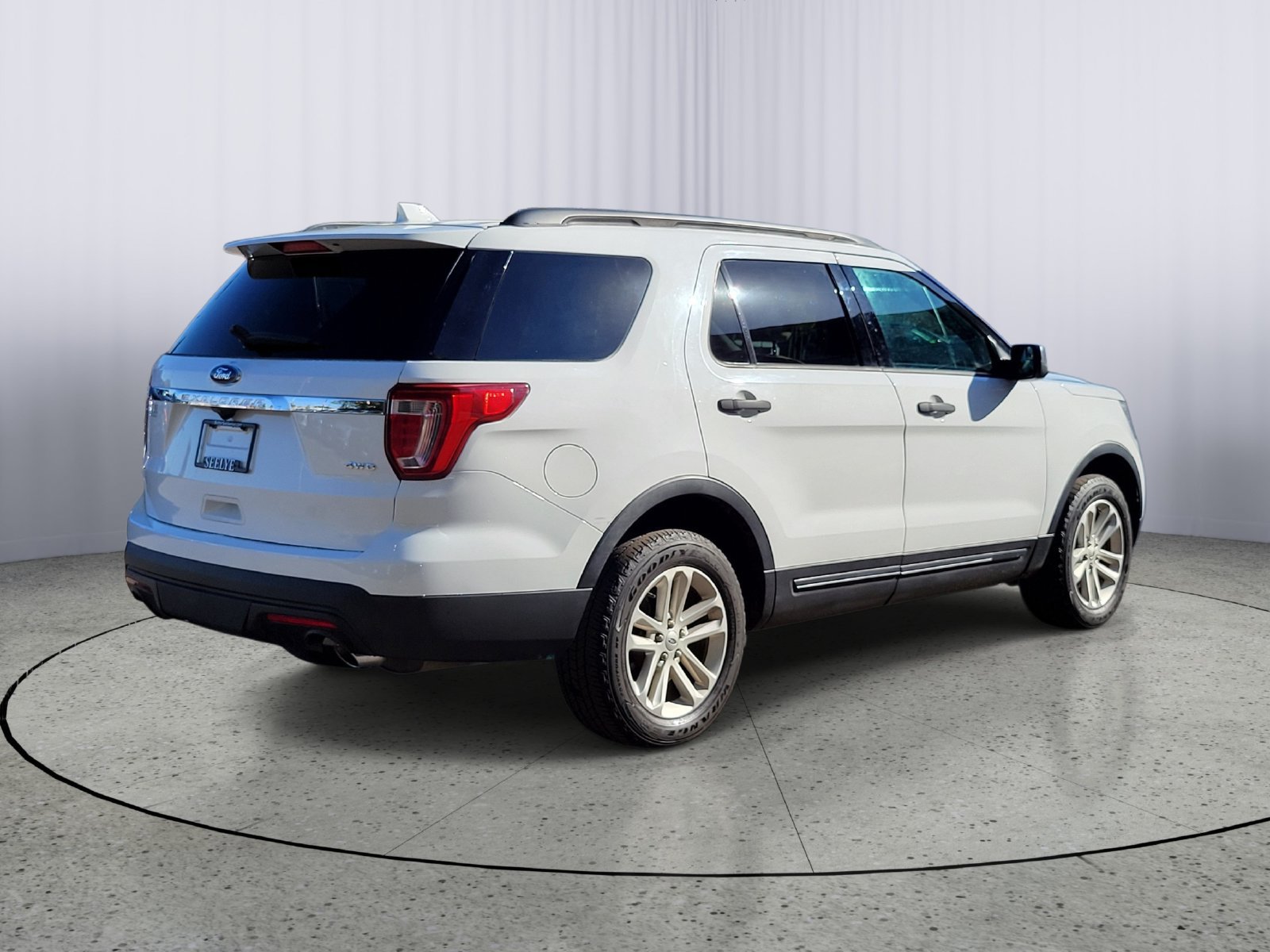 Used 2017 Ford Explorer 4WD image 3