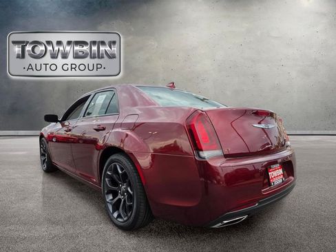 Used 2019 Chrysler 300 Touring w/ Sport Appearance Package RWD image 6