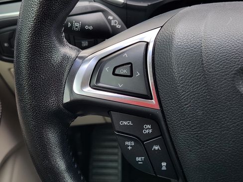Used 2019 Ford Edge Titanium FWD image 29