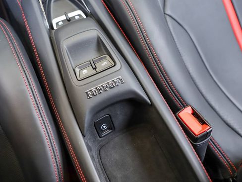 Certified 2022 Ferrari F8 Tributo RWD image 42