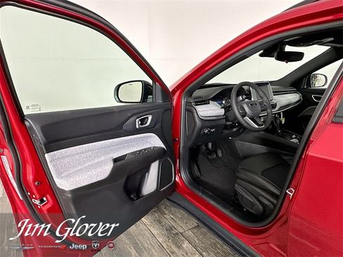 New 2026 Jeep Compass Latitude image 20