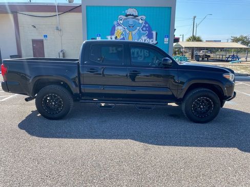 Used 2018 Toyota Tacoma SR5 image 2