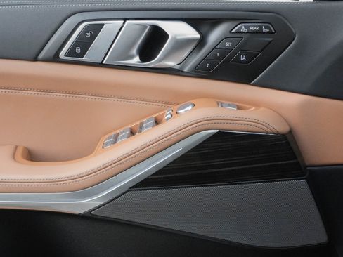 Used 2025 BMW X7 xDrive40i image 13