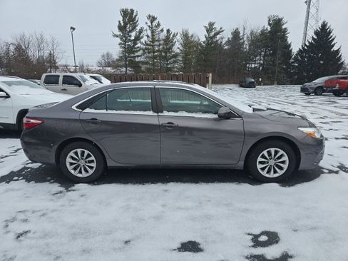 Used 2016 Toyota Camry LE image 9