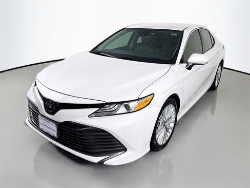 Used 2018 Toyota Camry L image 1