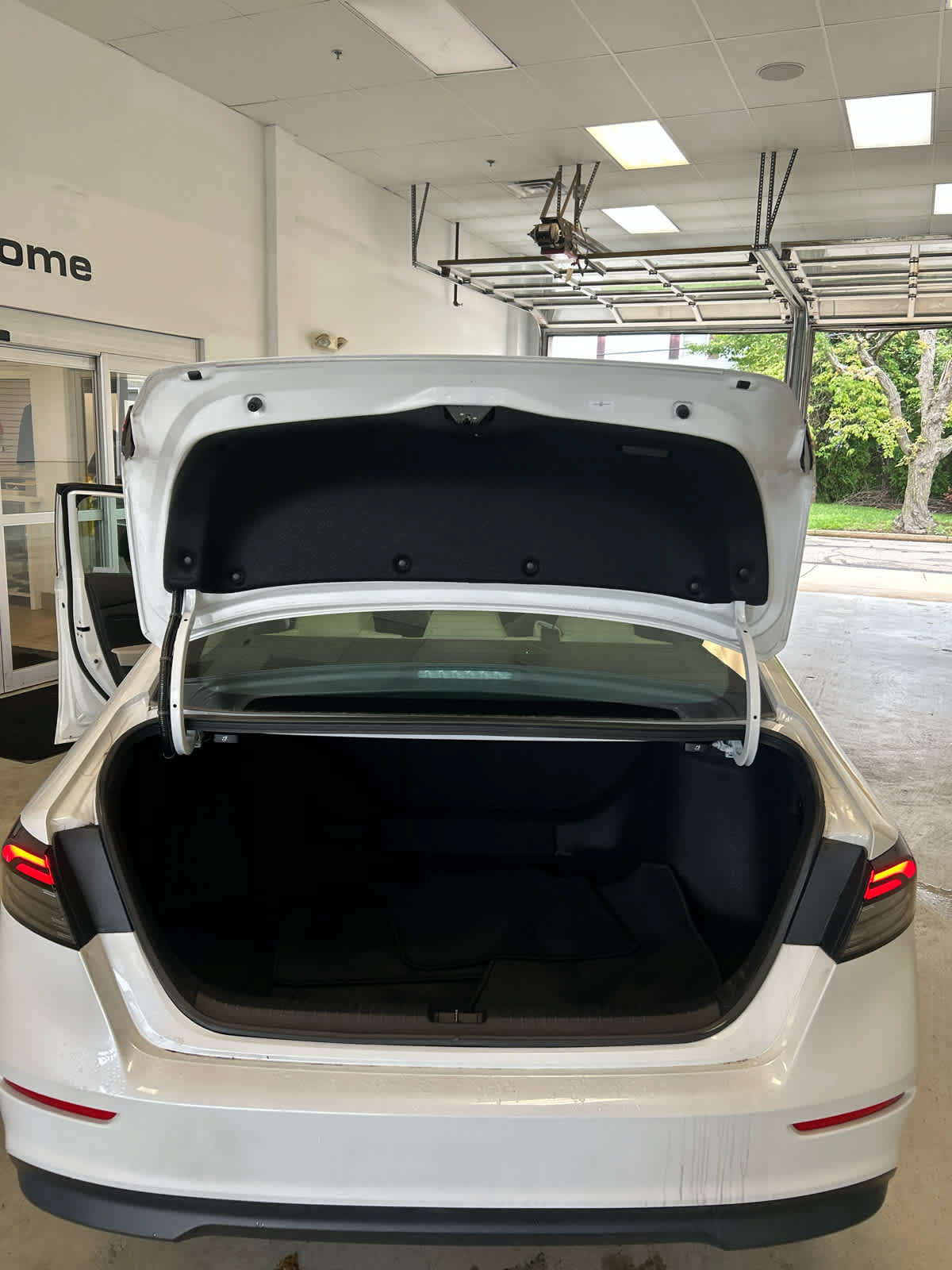 Used 2023 Honda Accord EX image 11