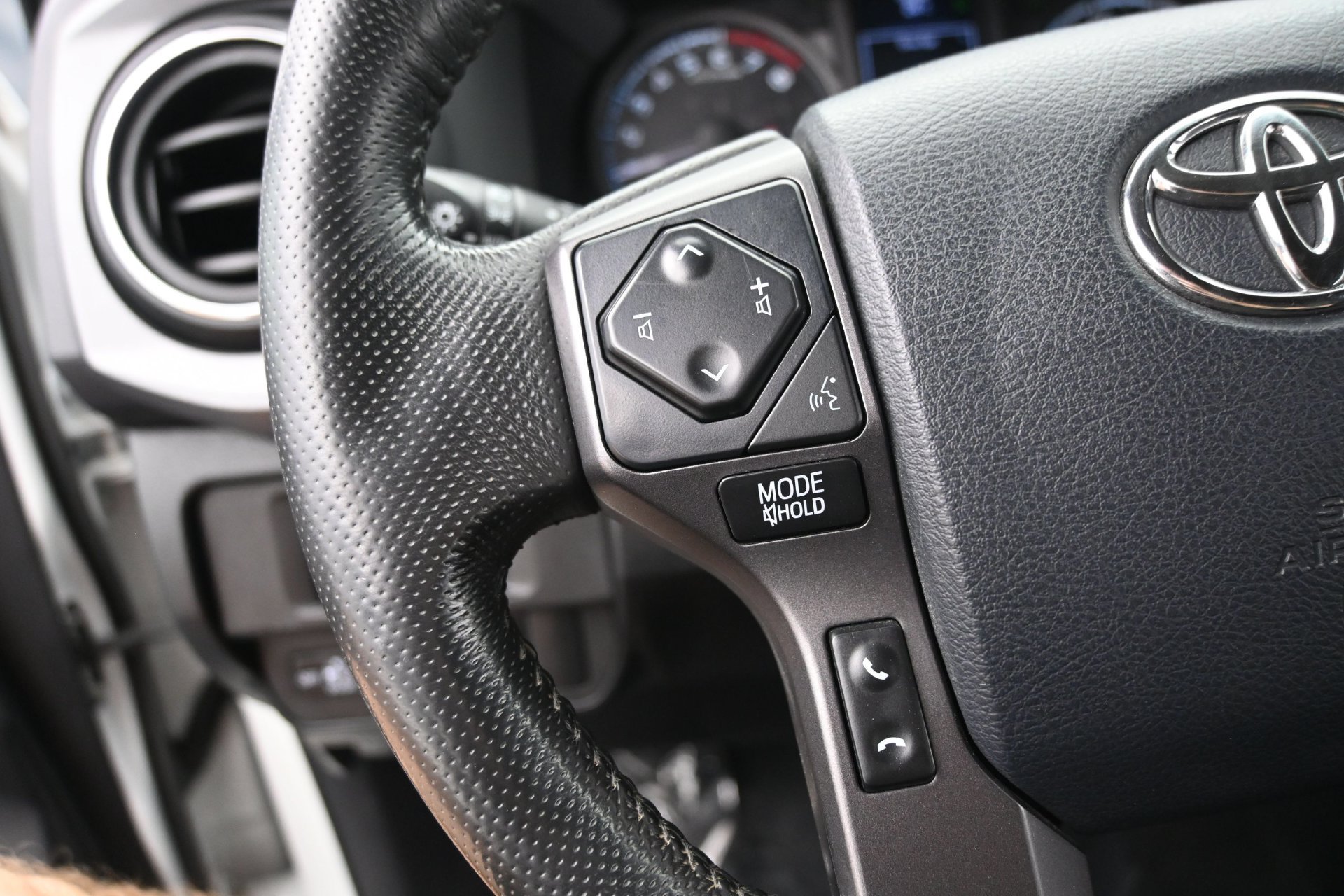 Used 2019 Toyota Tacoma TRD Sport AWD/4WD image 21