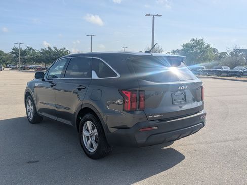 Certified 2023 Kia Sorento LX image 7