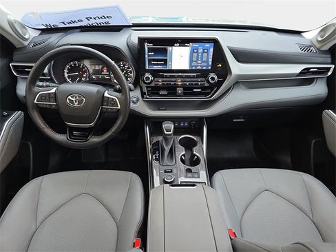 Used 2022 Toyota Highlander Platinum image 10