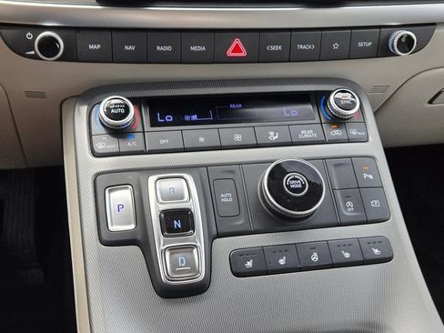 Certified 2024 Hyundai Palisade Limited FWD image 30