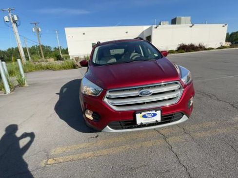 Certified 2018 Ford Escape SE w/ SE Sync 3 Package AWD/4WD image 3