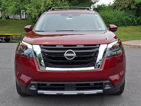 Used 2025 Nissan Pathfinder Platinum w/ Cargo Package AWD/4WD image 5
