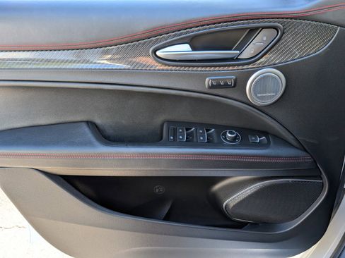 Used 2023 Alfa Romeo Stelvio Estrema image 34