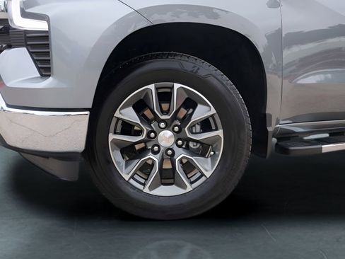 Used 2025 Chevrolet Silverado 1500 LT RWD image 4