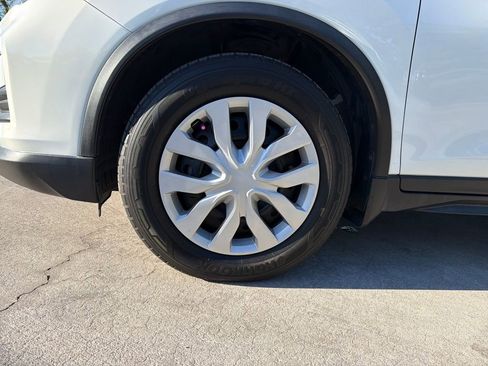 Certified 2019 Nissan Rogue S image 10