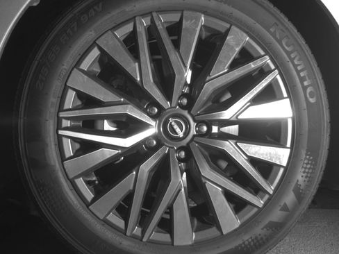 Used 2025 Nissan Altima 2.5 SV FWD image 12
