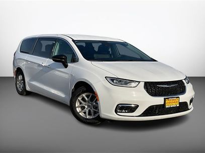 Used 2024 Chrysler Pacifica Touring-L