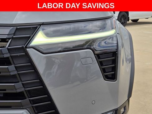 Used 2024 Lexus GX 550 AWD/4WD image 32