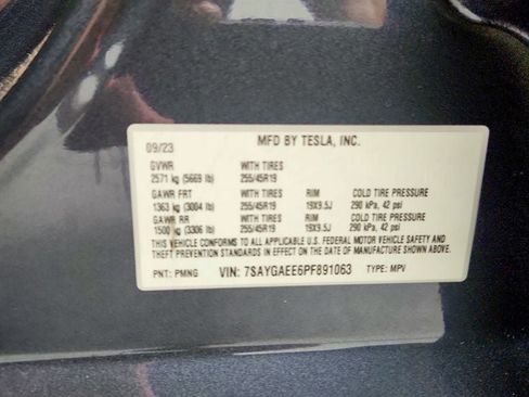 Used 2023 Tesla Model Y Long Range AWD/4WD image 23