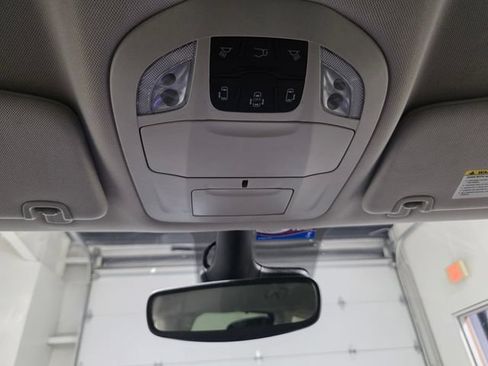 Used 2023 Chrysler Pacifica Touring-L FWD image 20