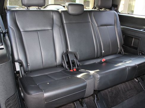 Used 2020 Ford Expedition XLT image 15