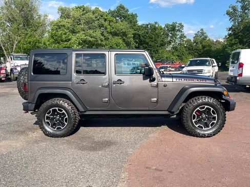 Used 2016 Jeep Wrangler Unlimited Rubicon AWD/4WD image 2