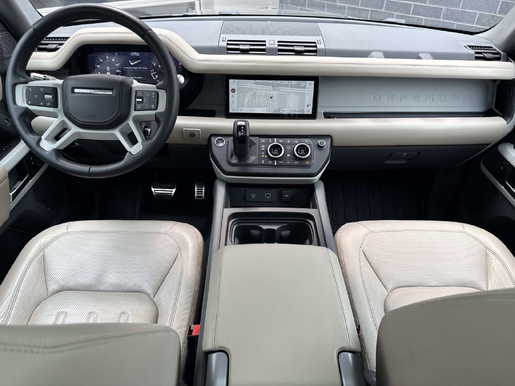 Used 2020 Land Rover Defender 110 HSE AWD/4WD image 18