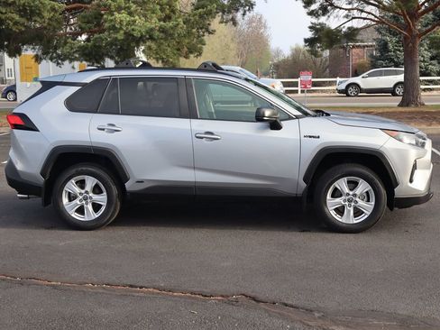 Used 2021 Toyota RAV4 LE w/ Carpet Mat Package (TMS) AWD/4WD image 3