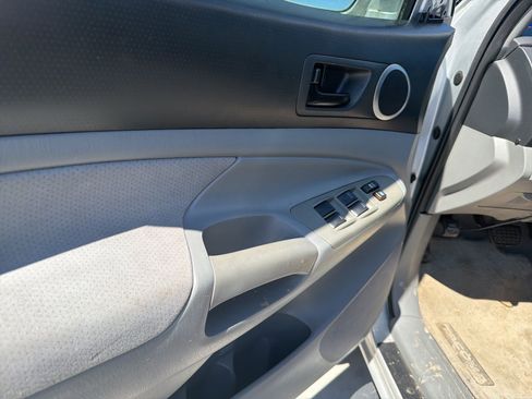 Used 2005 Toyota Tacoma PreRunner image 8