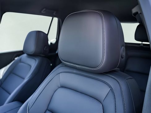 New 2027 GMC Terrain Elevation w/ Elevation Premium Package AWD/4WD image 9