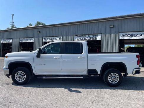 Used 2023 Chevrolet Silverado 2500 LT AWD/4WD image 4