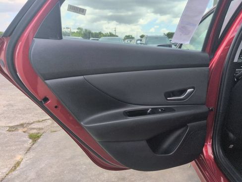 Used 2025 Hyundai Elantra SEL FWD image 27
