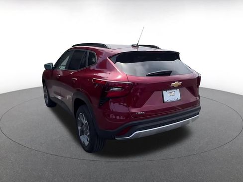 Used 2025 Chevrolet Trax LT w/ LT Convenience Package FWD image 11