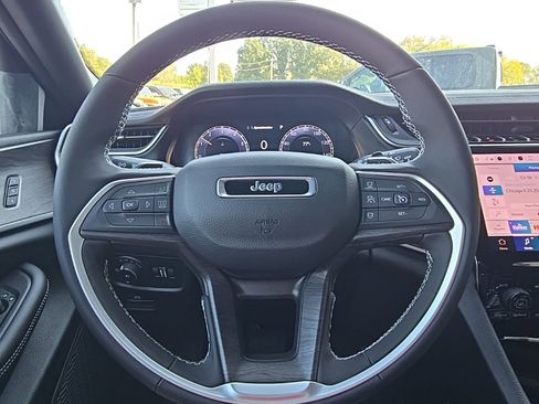 New 2025 Jeep Grand Cherokee Limited w/ Luxury Tech Group II image 36