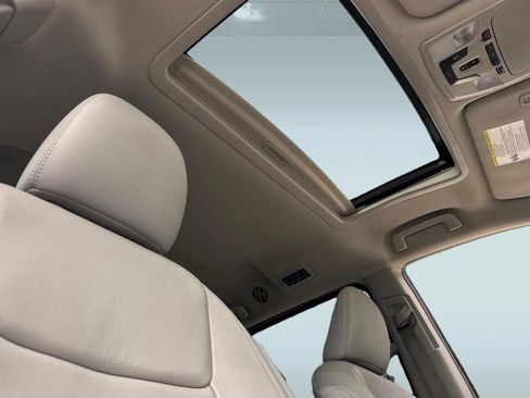 Used 2018 Toyota Sienna XLE w/ XLE Navigation Package FWD image 24