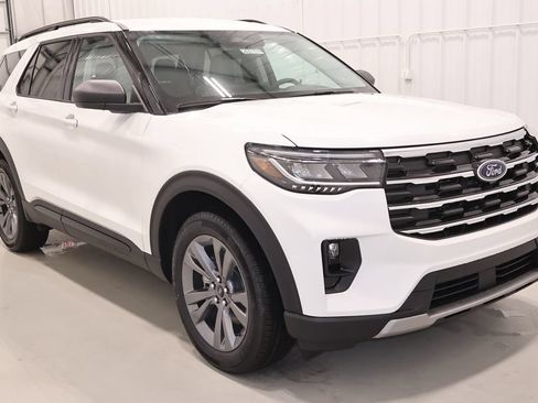 New 2026 Ford Explorer Active w/ Active Comfort Package AWD/4WD image 3
