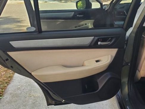 Used 2018 Subaru Outback 2.5i Premium image 11