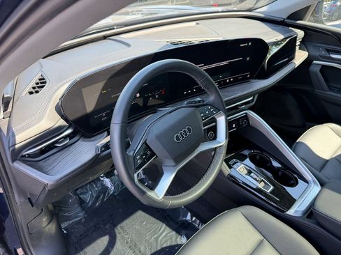Used 2025 Audi Q5 Premium w/ 19" Wheel Package AWD/4WD image 11