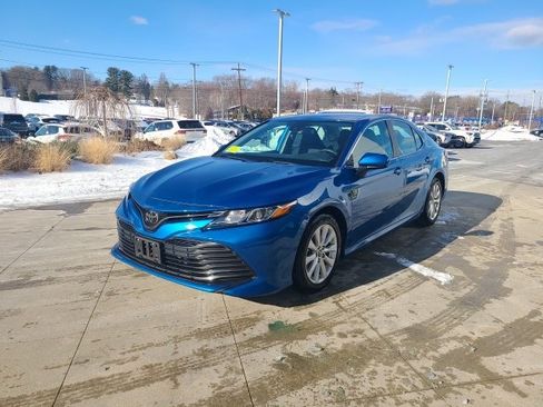Used 2019 Toyota Camry LE image 3